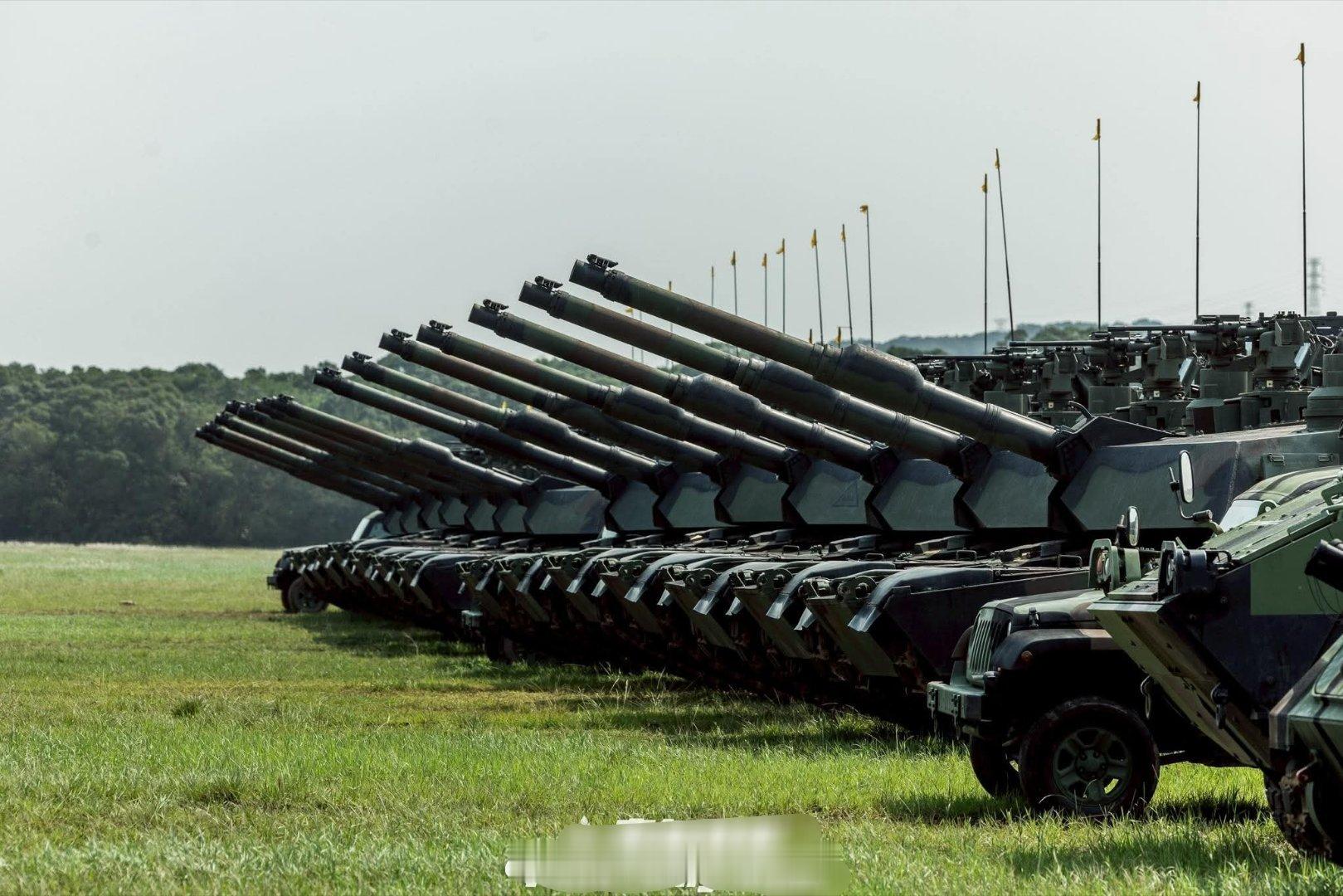 台海局势 台伪陆军联兵第584旅昨天举行联兵一营换装M1A2T坦克成军典礼。该旅