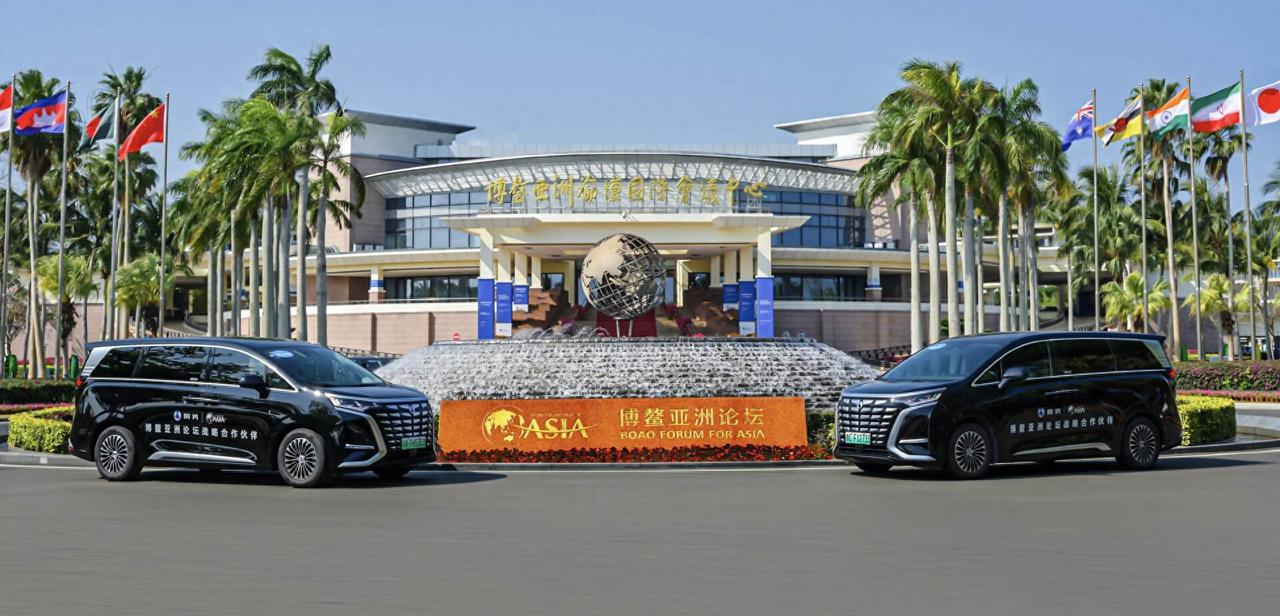 谁懂啊！博鳌论坛17年，“贵宾席”终于换了！
椰风海韵没变，但会议中心门口的车队