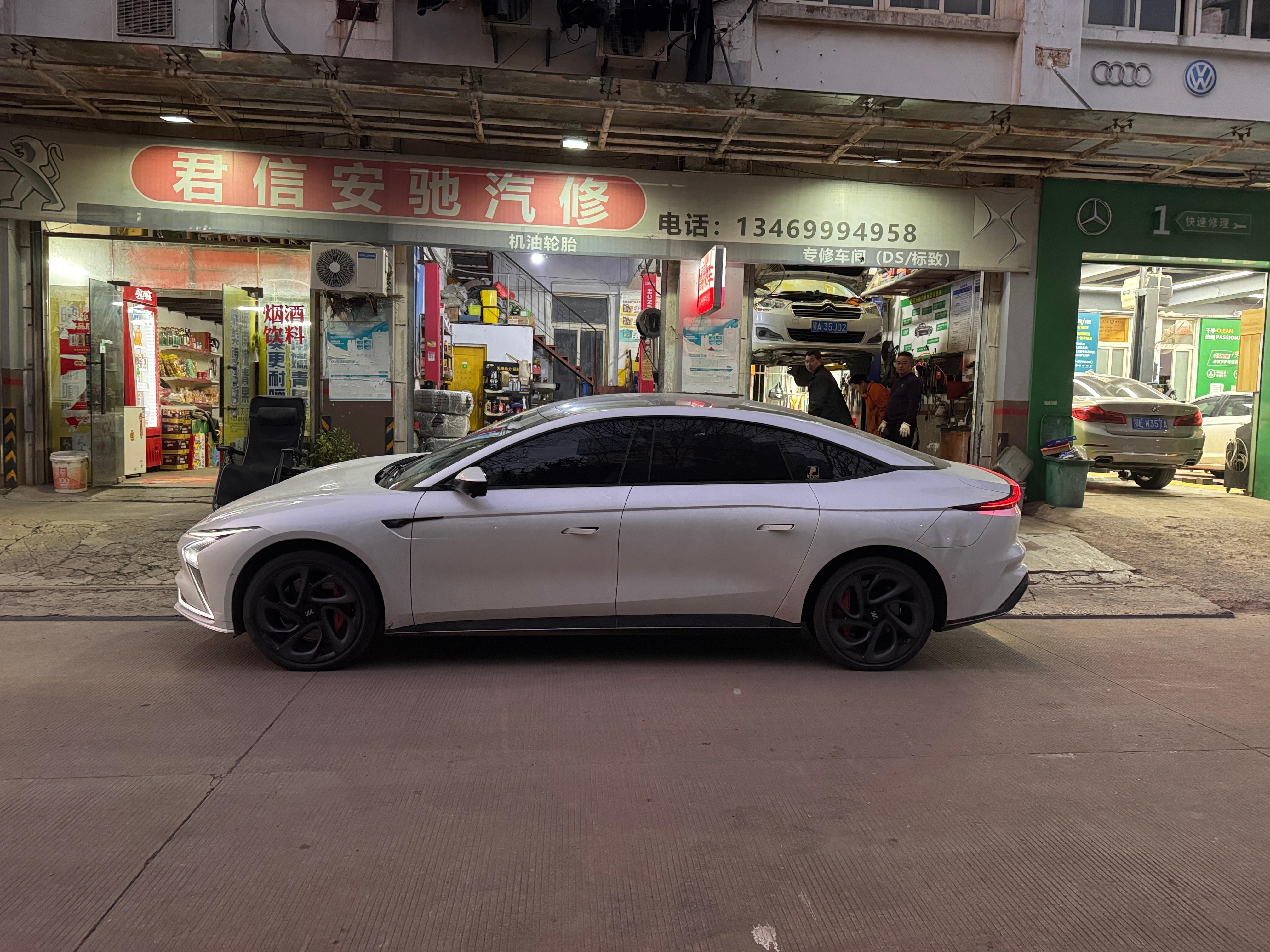 一年一度的换轮胎时刻，四条原厂倍耐力P0可控的马力才是真马力！不可能给好马垫个席