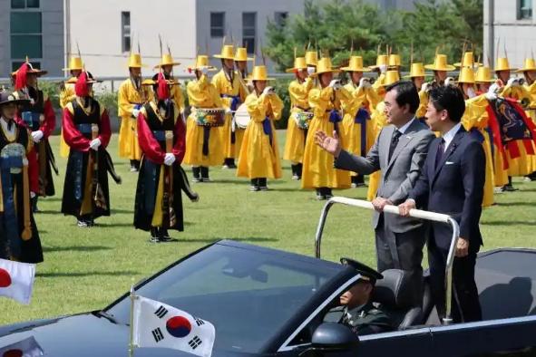 今天日本防卫大臣小泉进次郎接受采访是表示，东京将要求中国就将日本防卫机构列入出口
