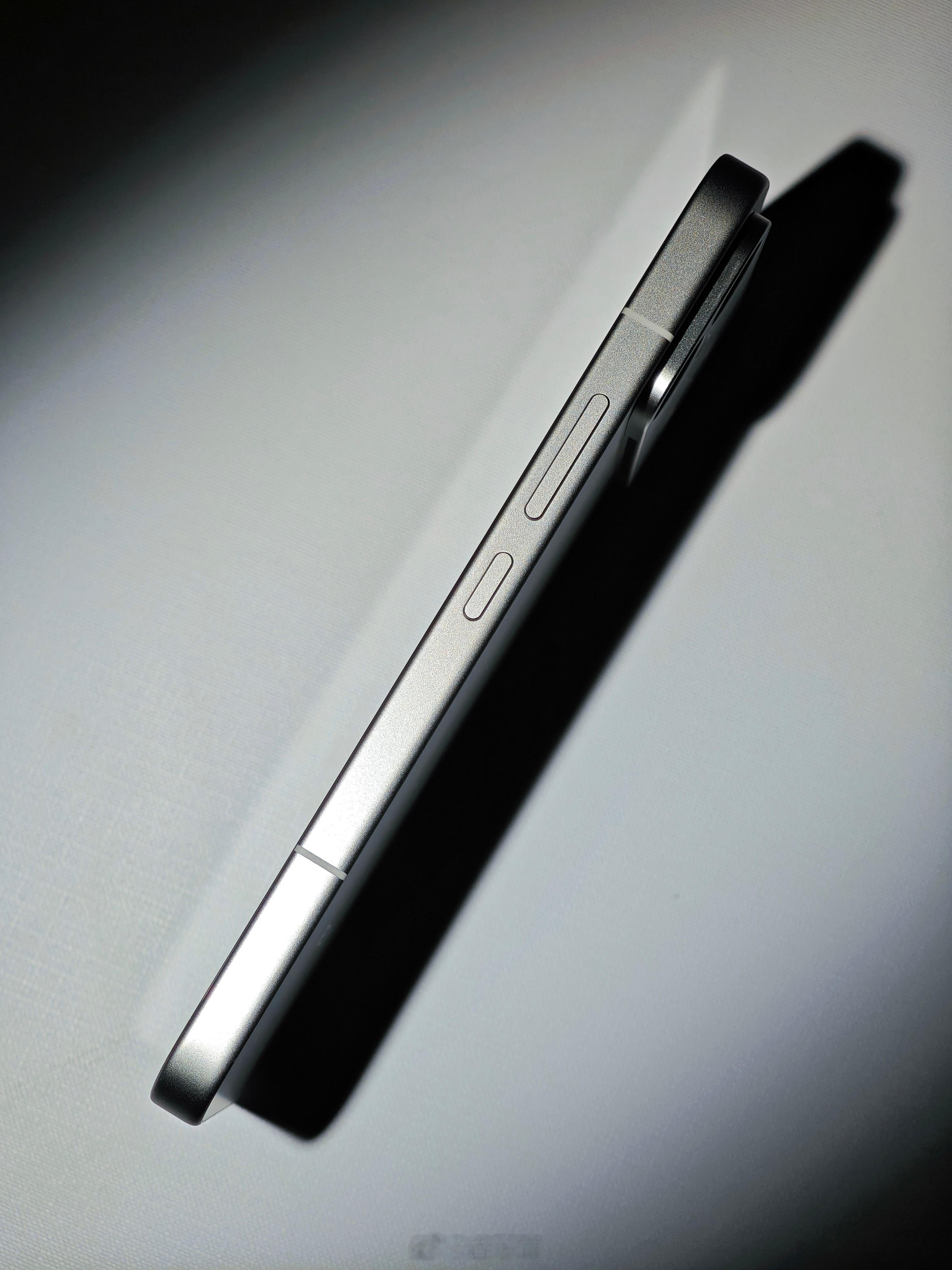 REDMI K90 至尊版的评测数据来了！性能方面，K90 至尊版搭载了骁龙8 