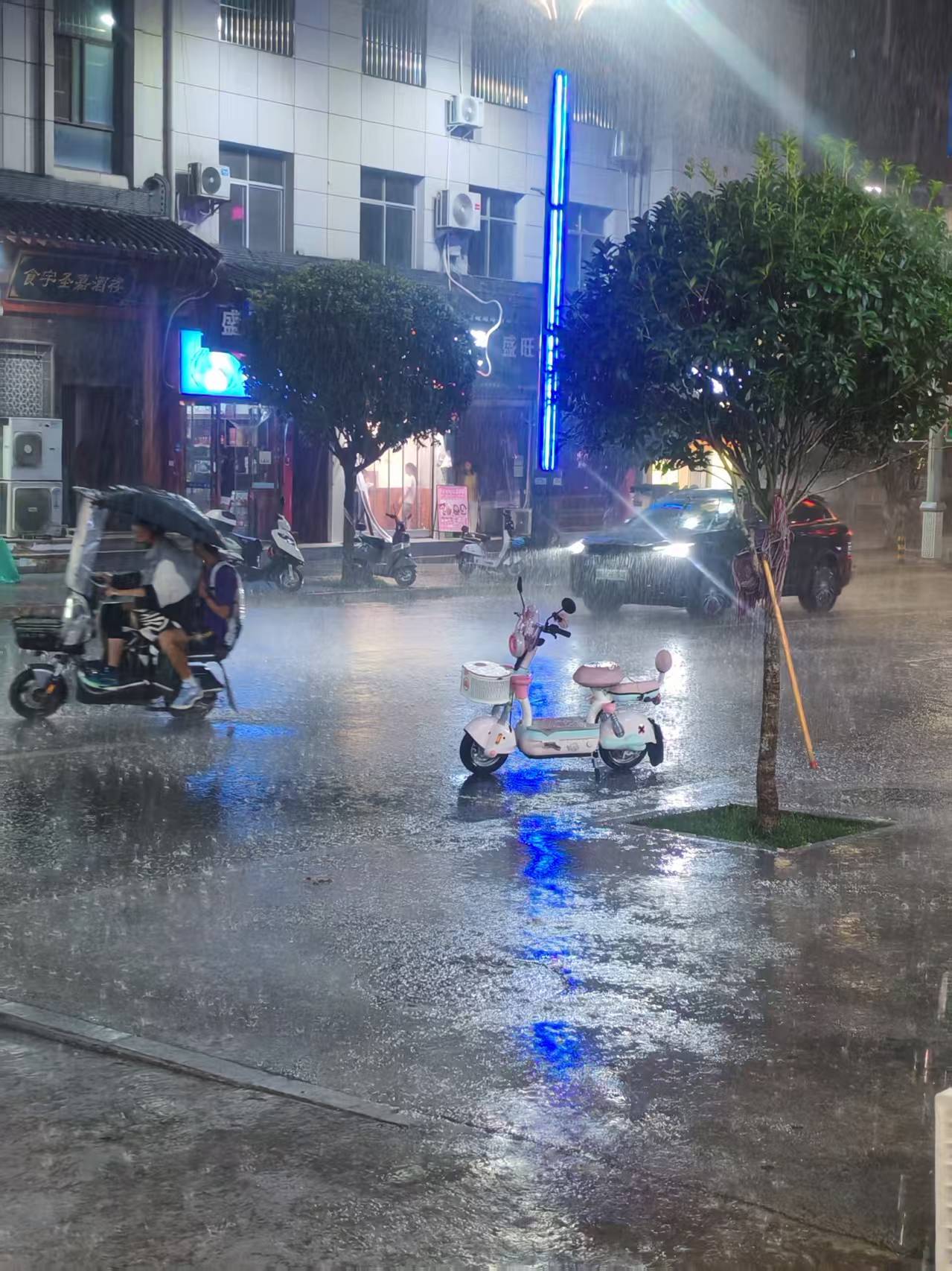 西安暴雨，今年这雨水属实有点多啊！ 