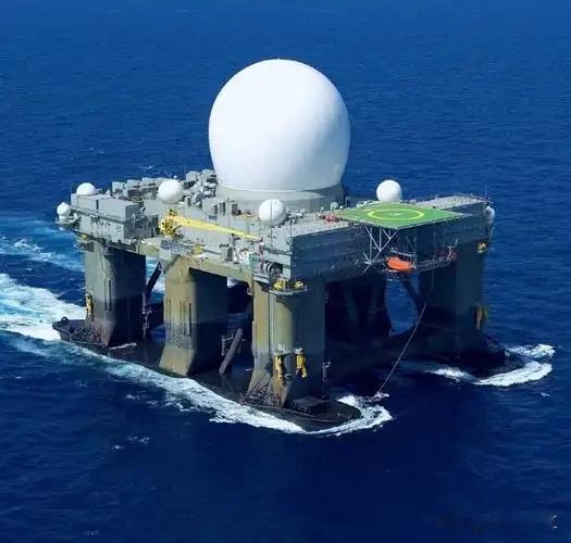 这颗“长”在钻深平台上的“蛋”美国导弹防御局的SBX1海基X波段雷达。
2002
