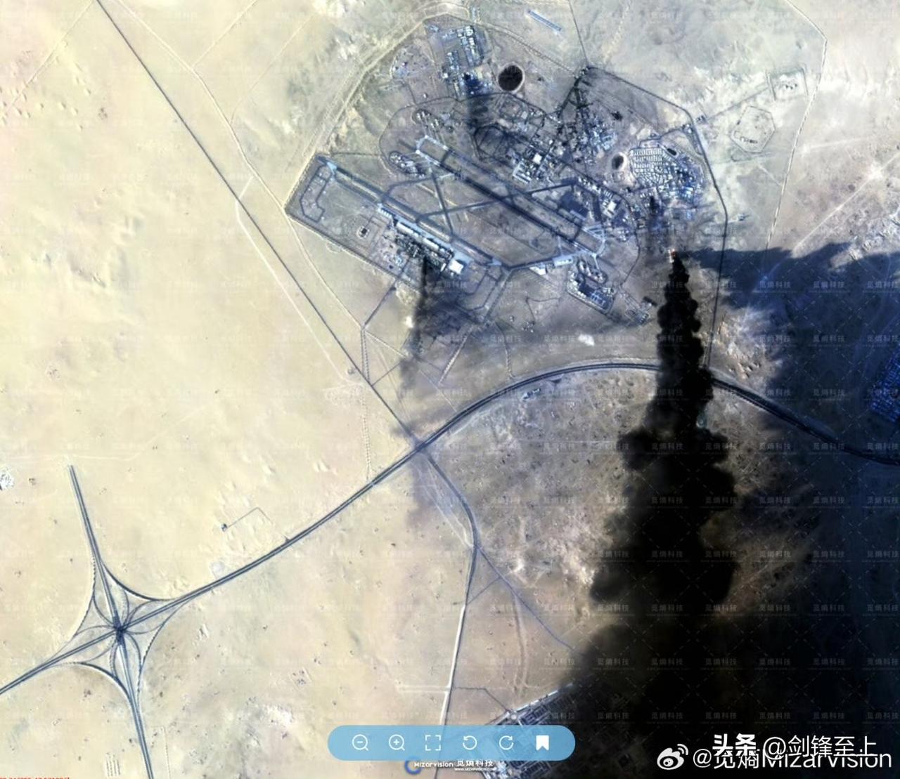 从太空看，美国在科威特的阿里·萨利姆空军基地空军基地被炸得挺惨的，有多处落弹区，