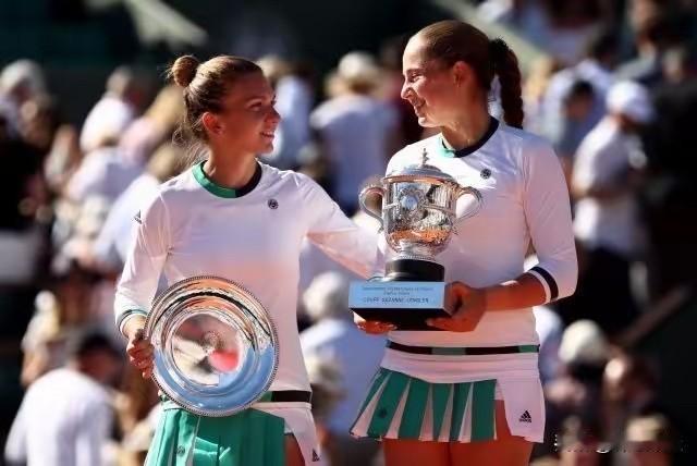 ✅澳网女单次轮比赛战报🆕⬇️⬇️

1️⃣1️⃣21号种子比利时梅尔滕斯6-3