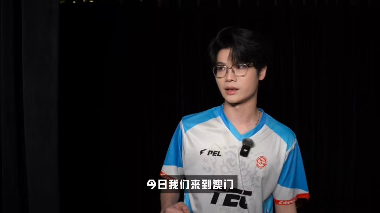 33Svan三语无缝切换赛场沟通切换三种语言丝滑到离谱，反应超快，沟通完全不卡顿