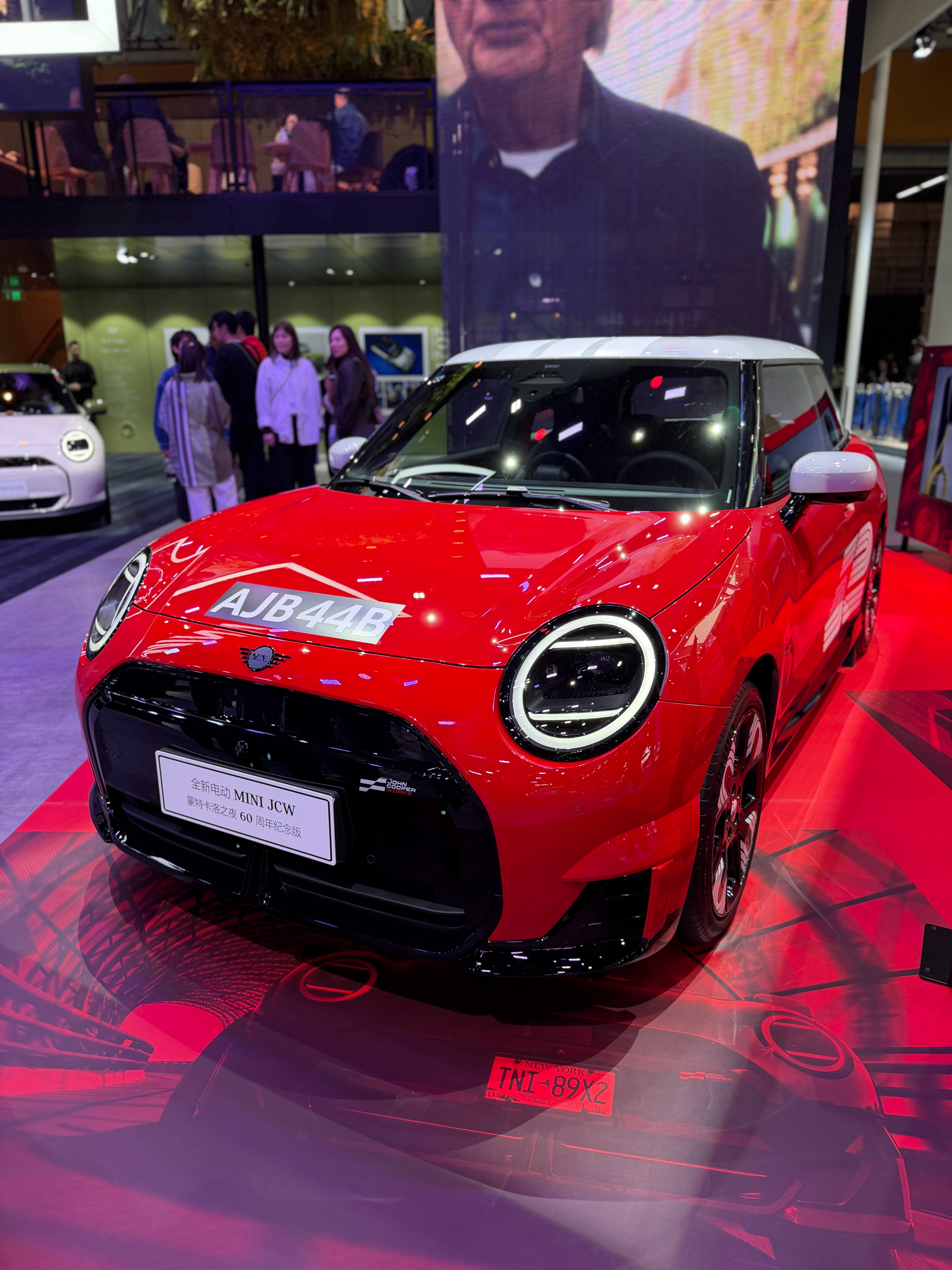 这台红色的蒙特卡洛之夜60周年限量版电动MINI JCW深得我心  图5️⃣送给