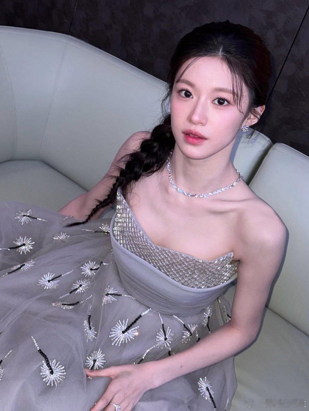 【推万赞】美的很客观的高允贞[爱慕] ​​​
