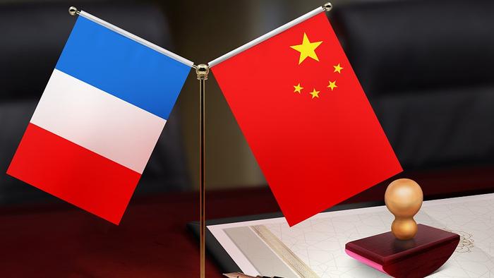 俄乌打了四年多，最近冒出个怪事，东大一枪没放，却成了谁都绕不开的大玩家，中俄贸易