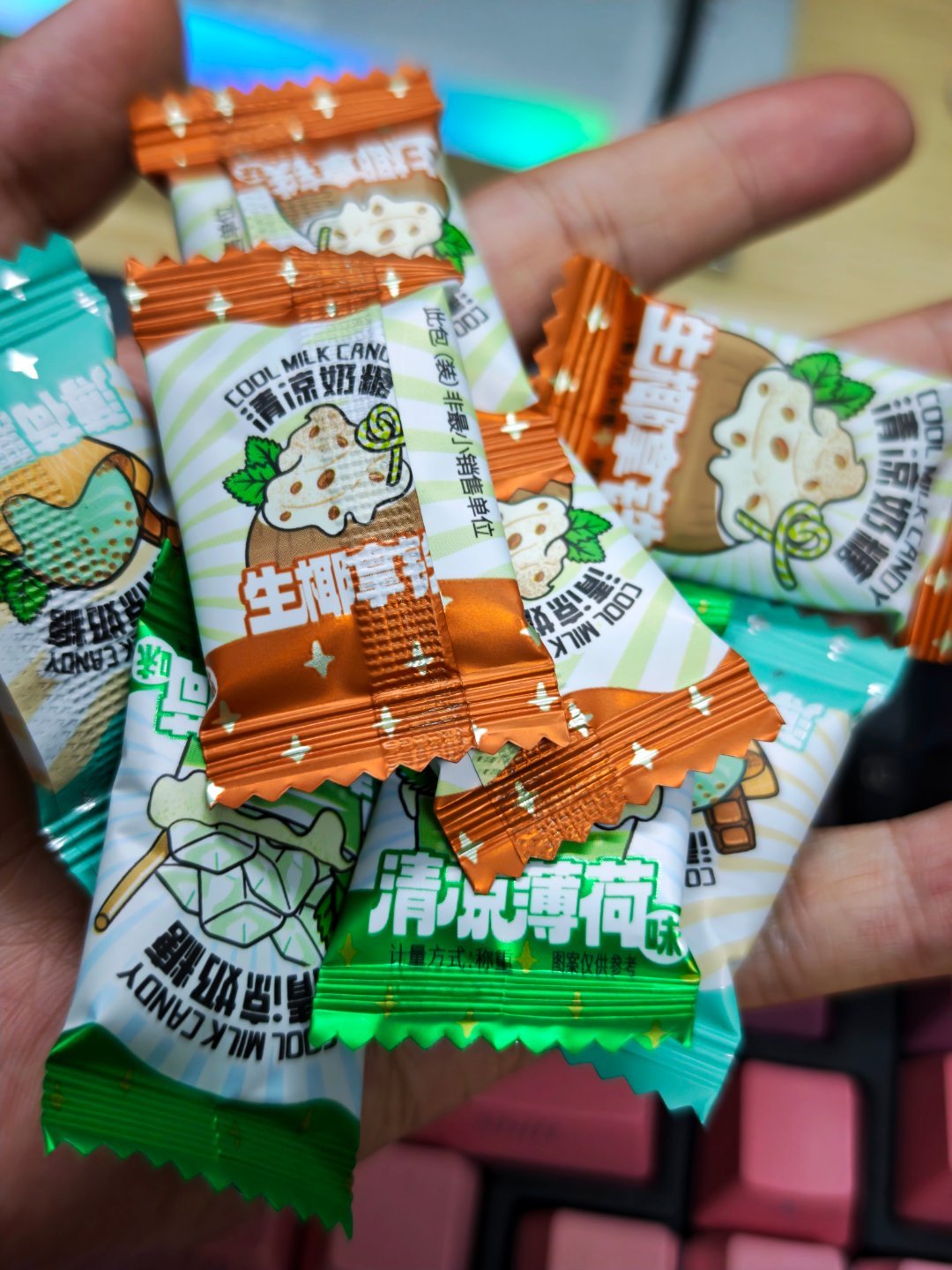 在多多上随手买的糖，好好吃啊[捂嘴哭][捂嘴哭]连续吃了十来颗了，停不下来[允悲