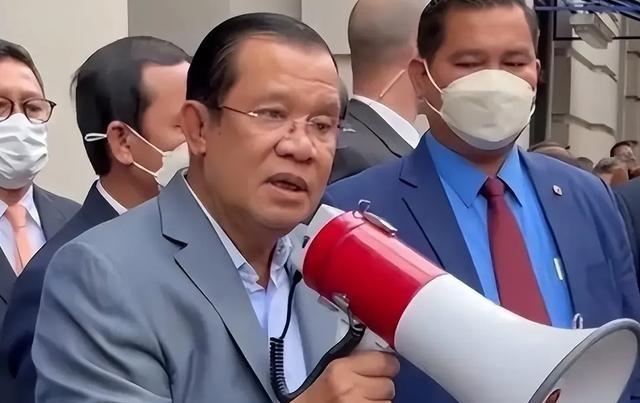 洪森是不敢取而代之的，柬埔寨王室有接近两千年的历史，王位继承都是在三大家族中产生