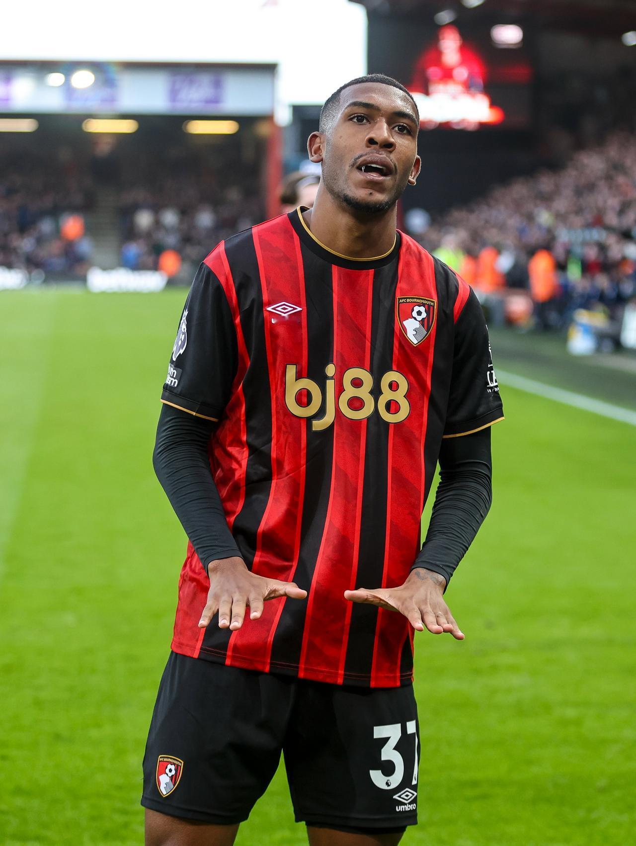 【塞门约的接班人】上周末的英超，伯恩茅斯主场1-1战平阿斯顿维拉。下半场第55分