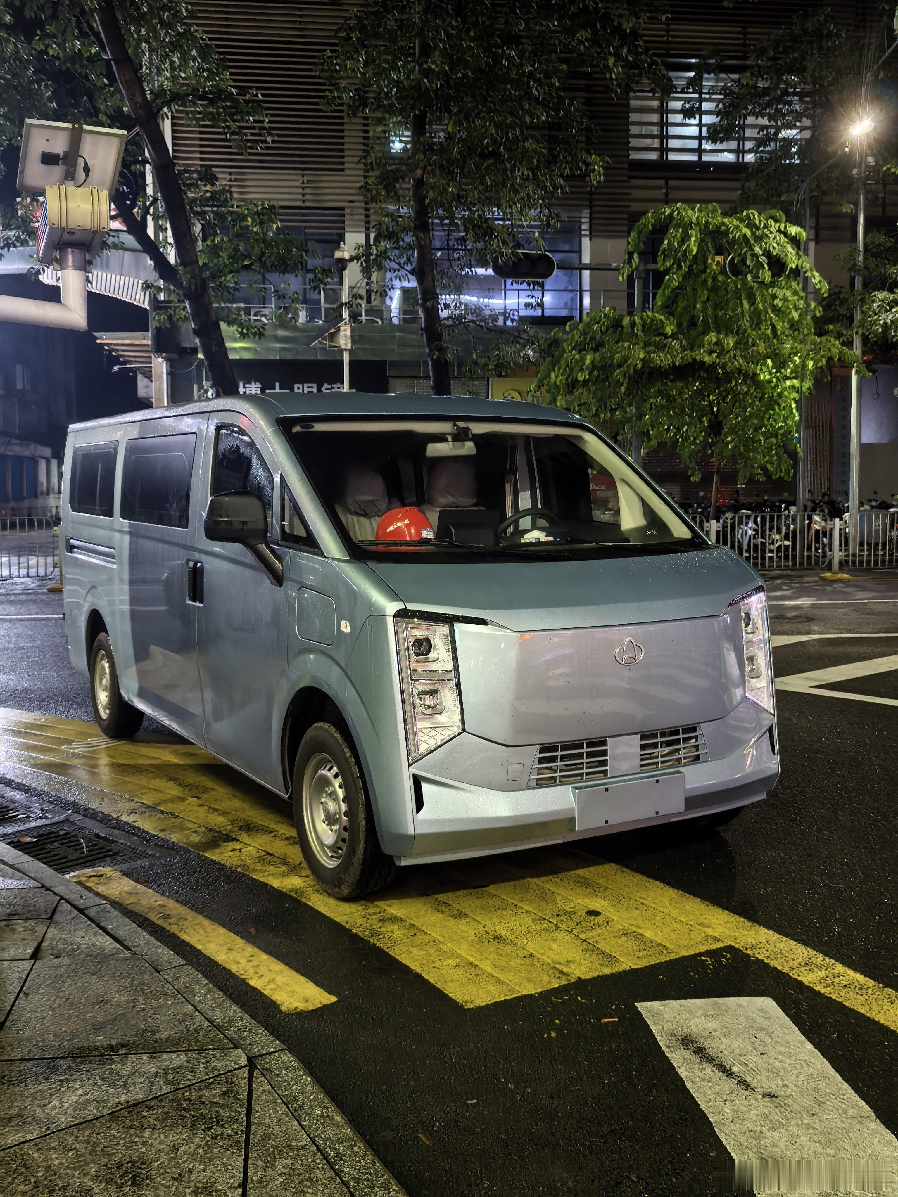 这长安的货车，好可爱。 