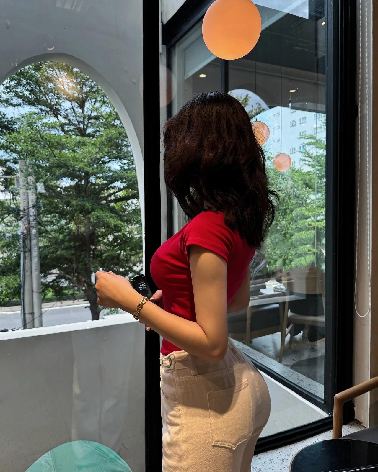 越南顶级少妇！曲线曼妙，风韵迷人