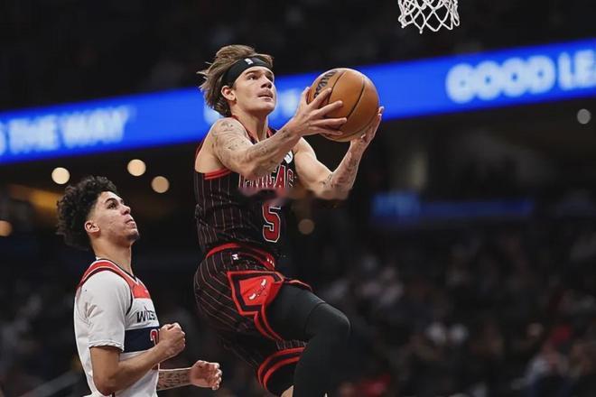 根据记者Chema De Lucas的消息，前NBA球员迈克·麦克朗（Mac M