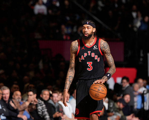 英格拉姆半场5中2得到5分3篮板1助攻2抢断，出现4次犯规