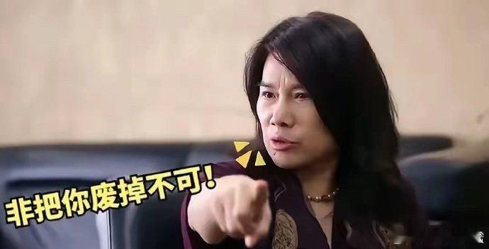 董明珠回答DeepSeek犀利提问 董明珠的回应既是对企业治理能力的自信，亦是对