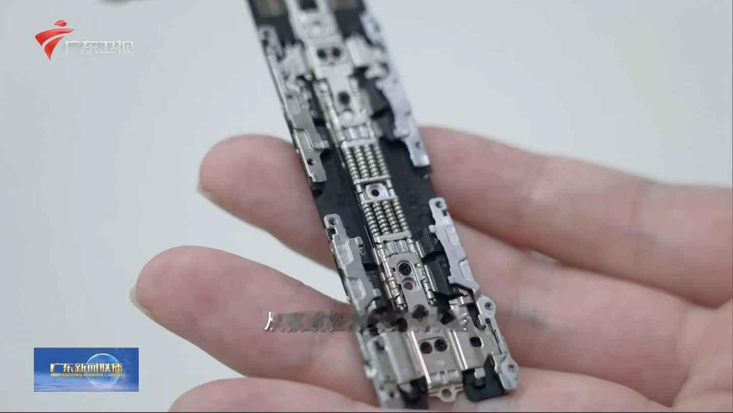 OPPO Find N6现身，折痕好浅！我们看预热和爆料都知道很浅，没有想到那么