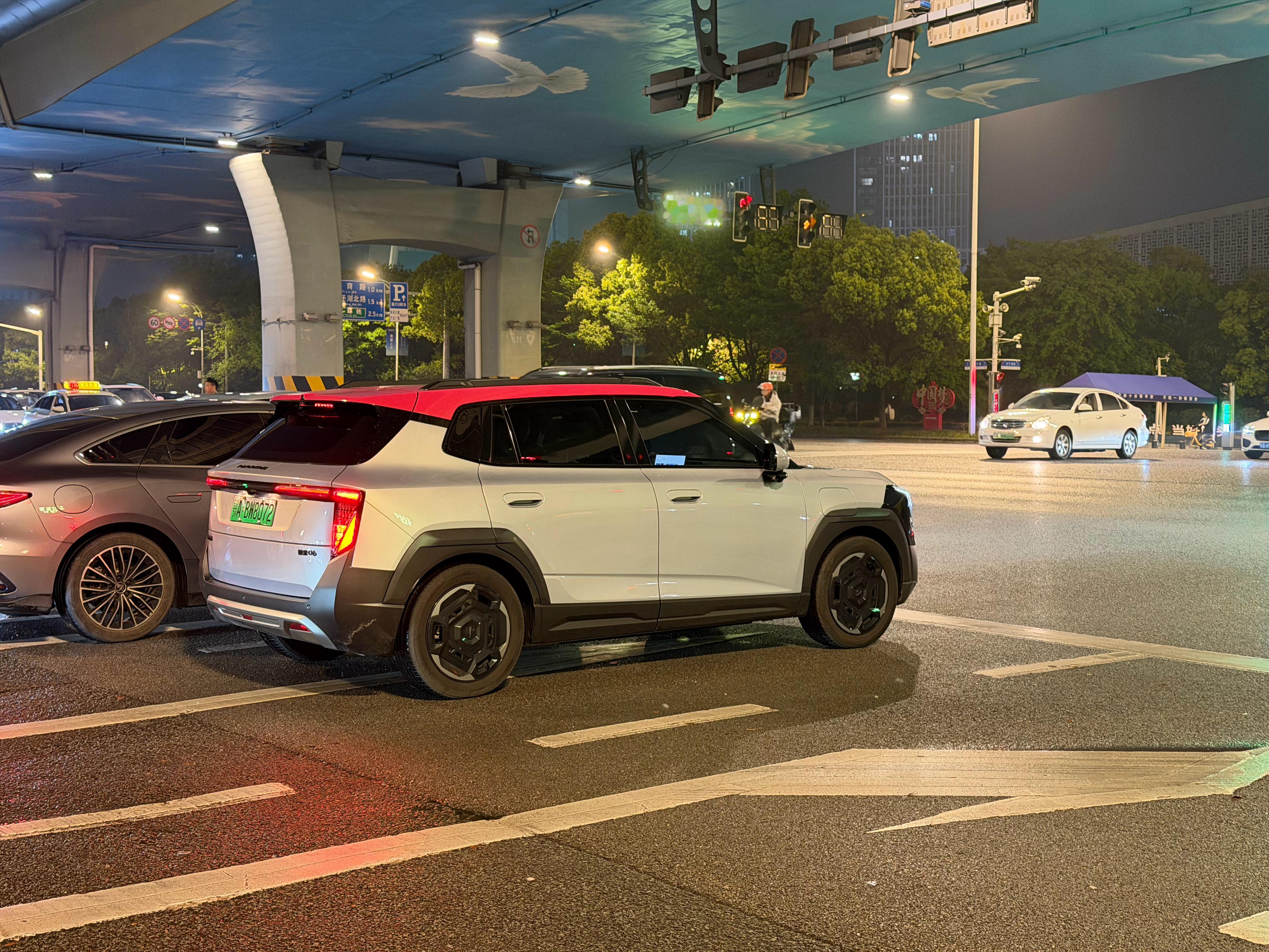 朋友跟我说，自助洗了自己的两台车再也不想刷车了之前洗车的时候45块还觉得人家挣钱