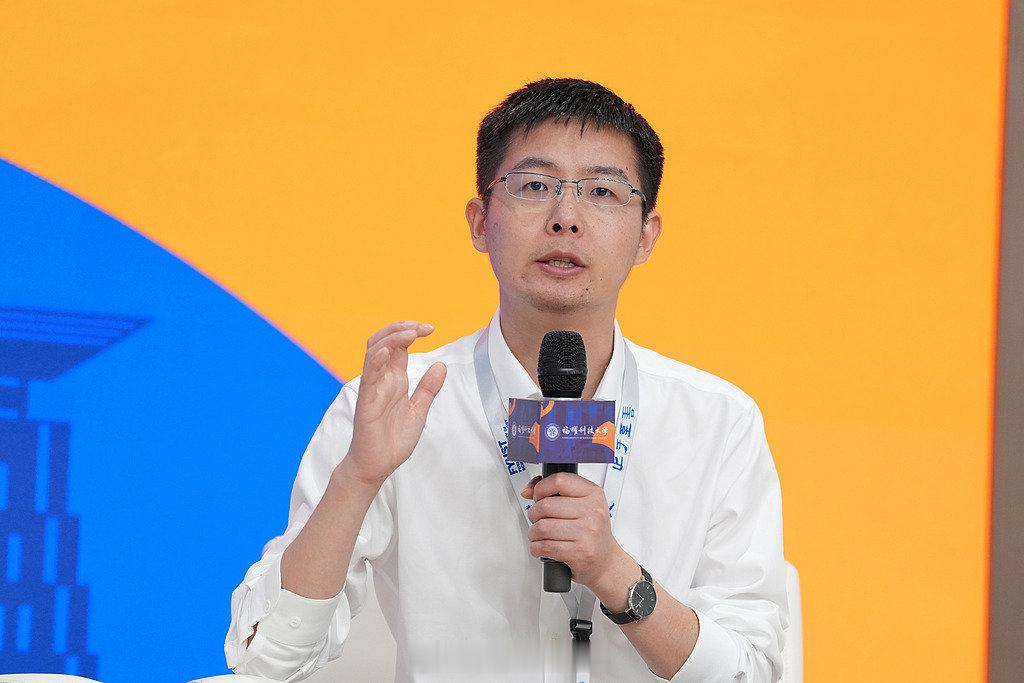 【王兴兴谈宇树科技目标出货量】宇树科技今年目标出货量1至2万台左右2月17日，宇