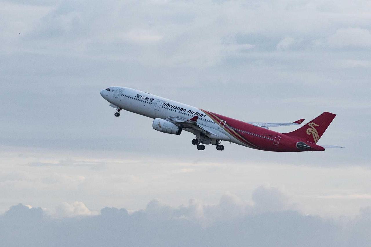 国航卓越白金卡用户改签竟遇“权益认知乌龙”，等15分钟没结果，这以后还能让人省心