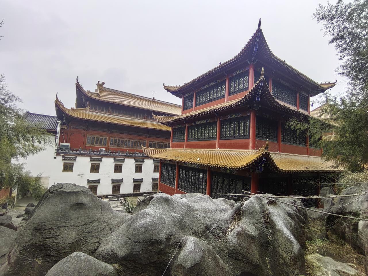 入山寻古寺，祈福迎马年。愿所求皆如愿，所行化坦途；多喜乐，长安宁。