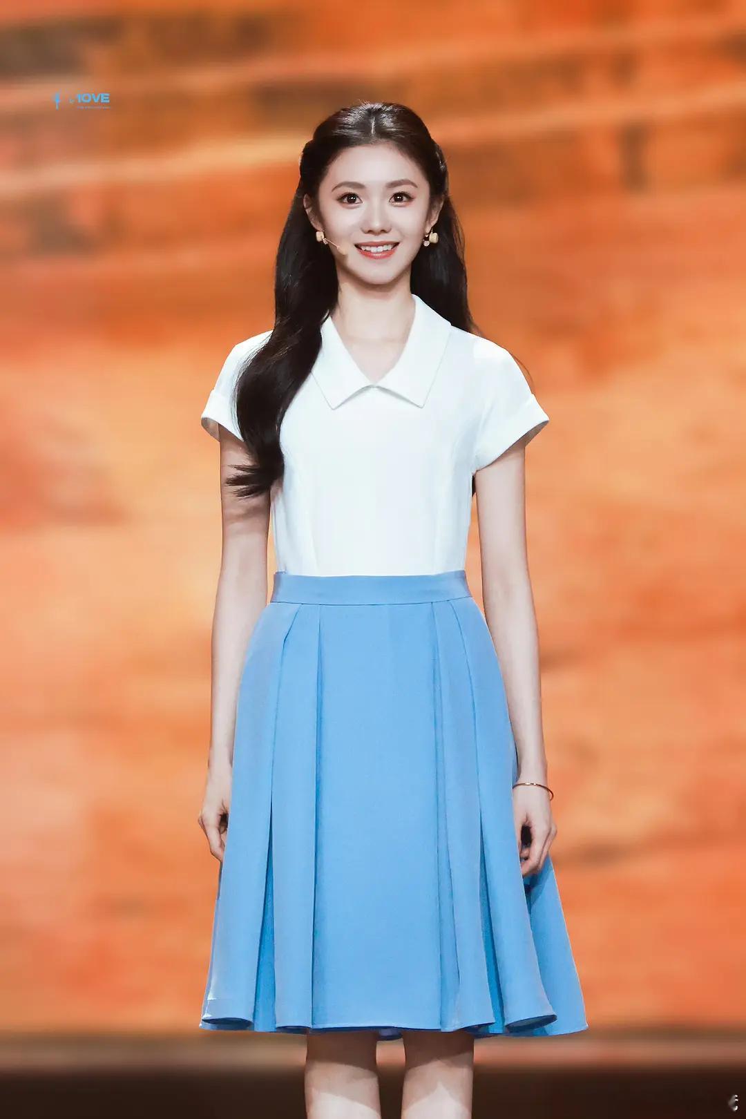 刘浩存今天百花迎春状态好好啊清纯小白花即视感连轴转还能有这么好的皮肤状态 