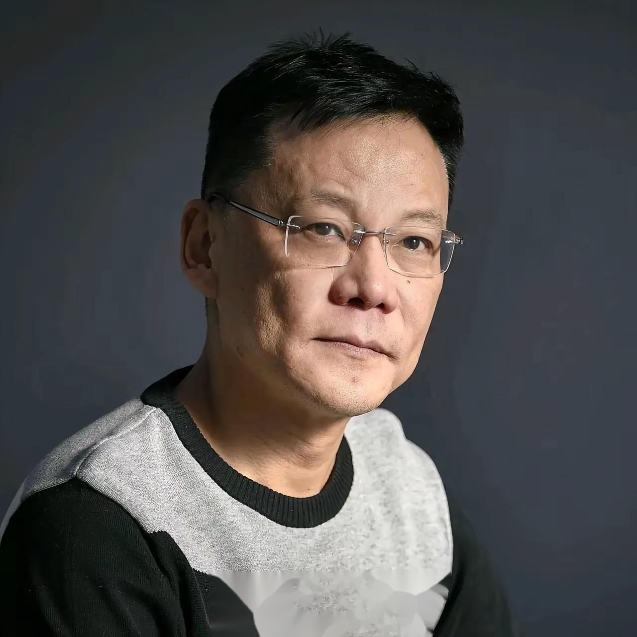 当当网创始人李国庆，二婚妻子叫张丹红，是何来头，还真是李国庆的校友，北大德语系的
