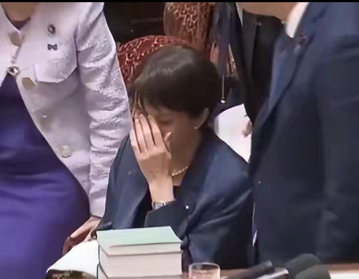 日本最新民调显示，高市早苗的支持率已经过了“春风得意期”，开始快速下滑。
   