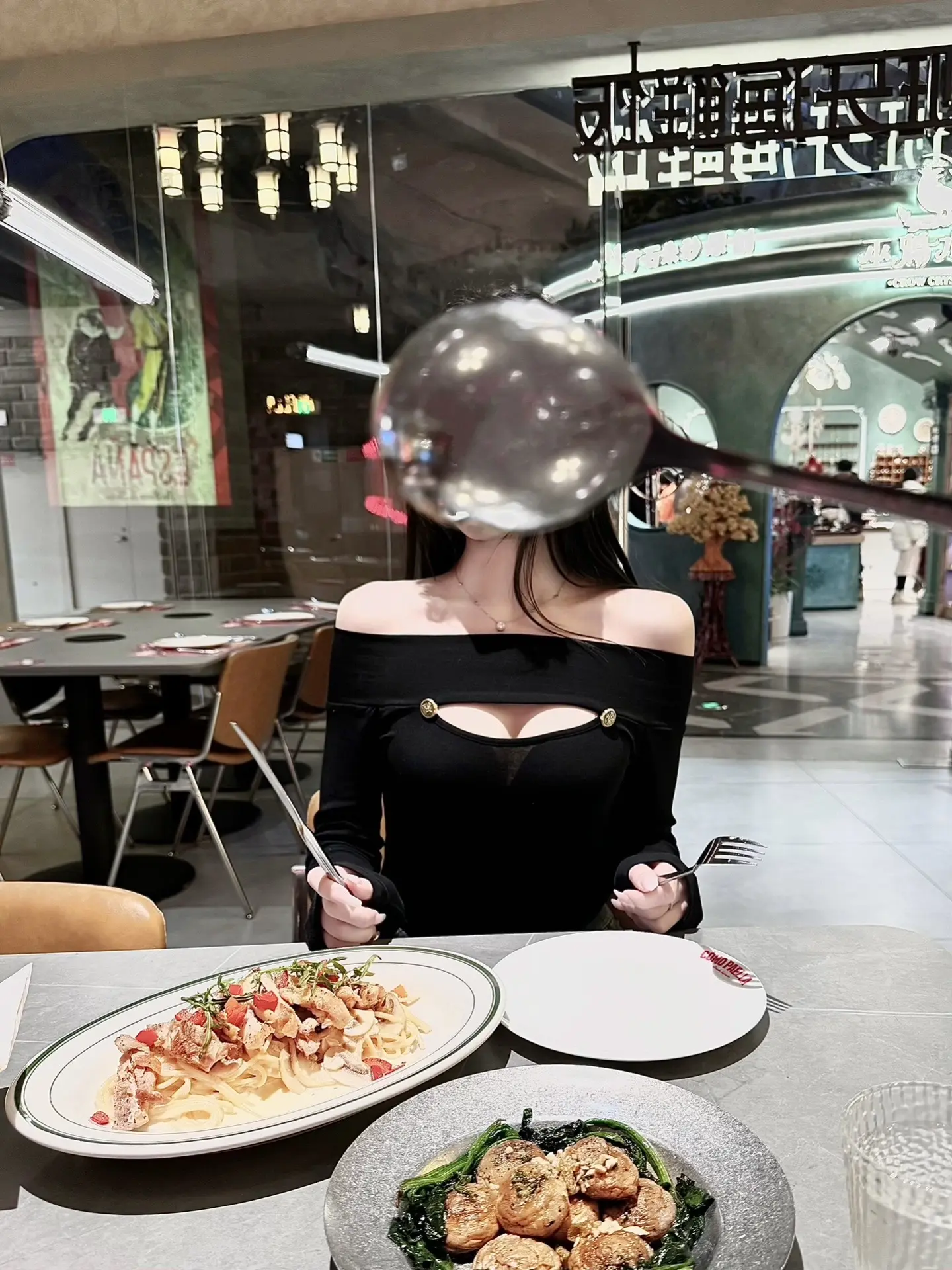 人生苦忧参半  快乐只有干饭。