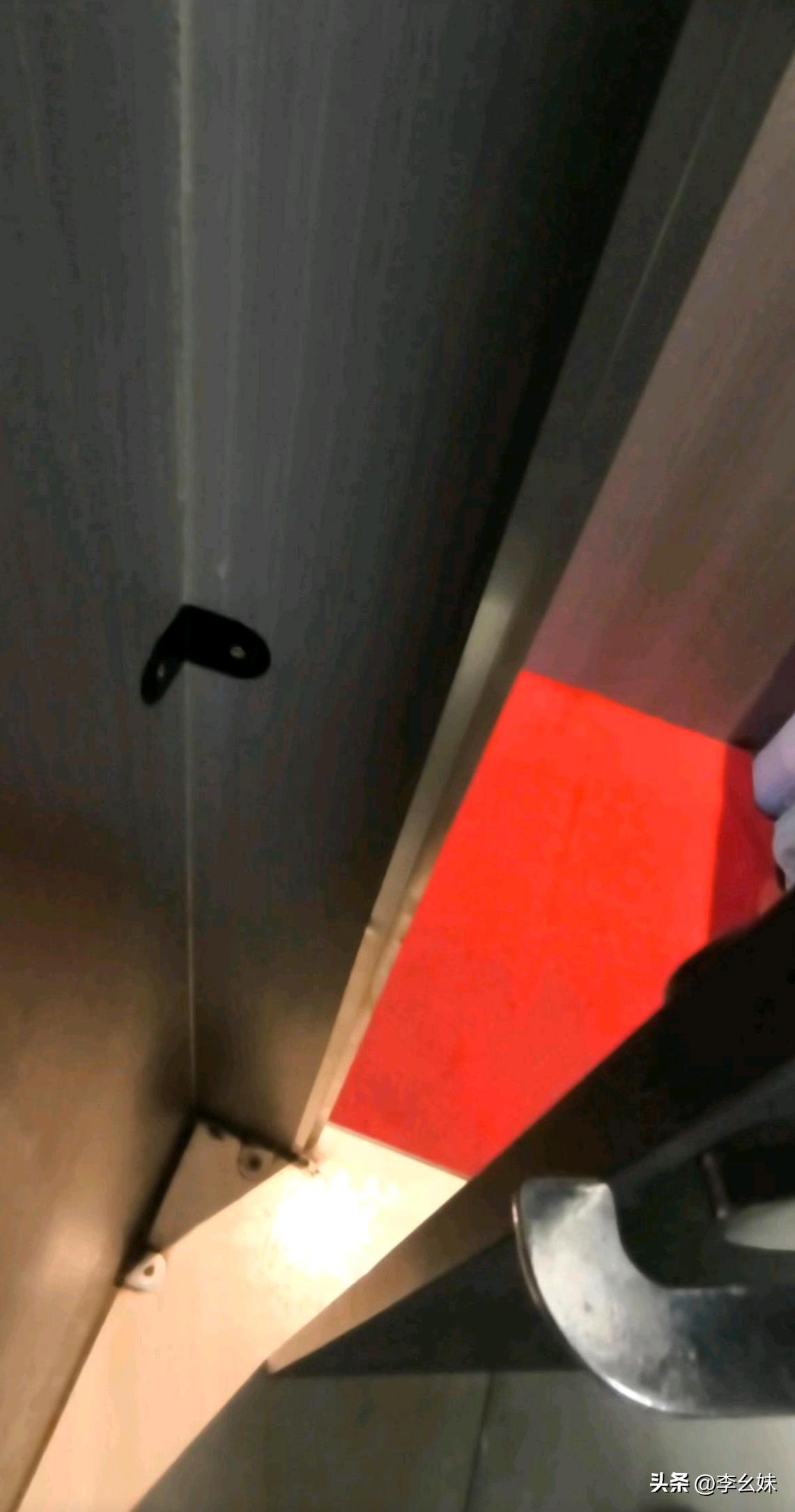 这个设计师应该没有在外面上过厕所