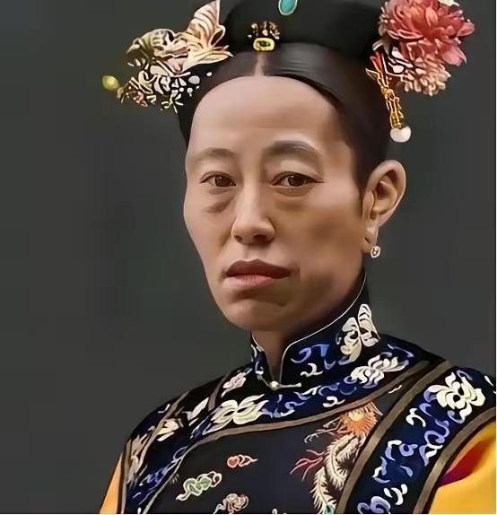 1889年，隆裕嫁给了小她3岁的表弟光绪，新婚当晚，光绪跪地大哭："我不能与你同