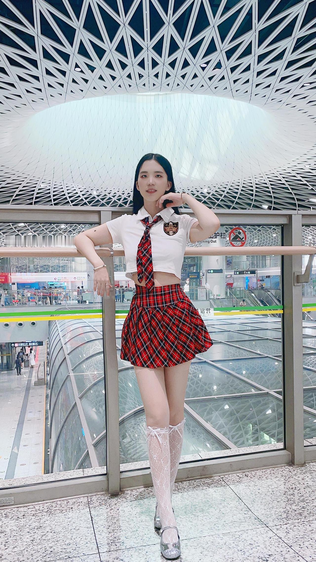 对小众风的偏爱，也是对不被定义自己的偏爱。不要把美丽留给明天，今天就穿出最美的模