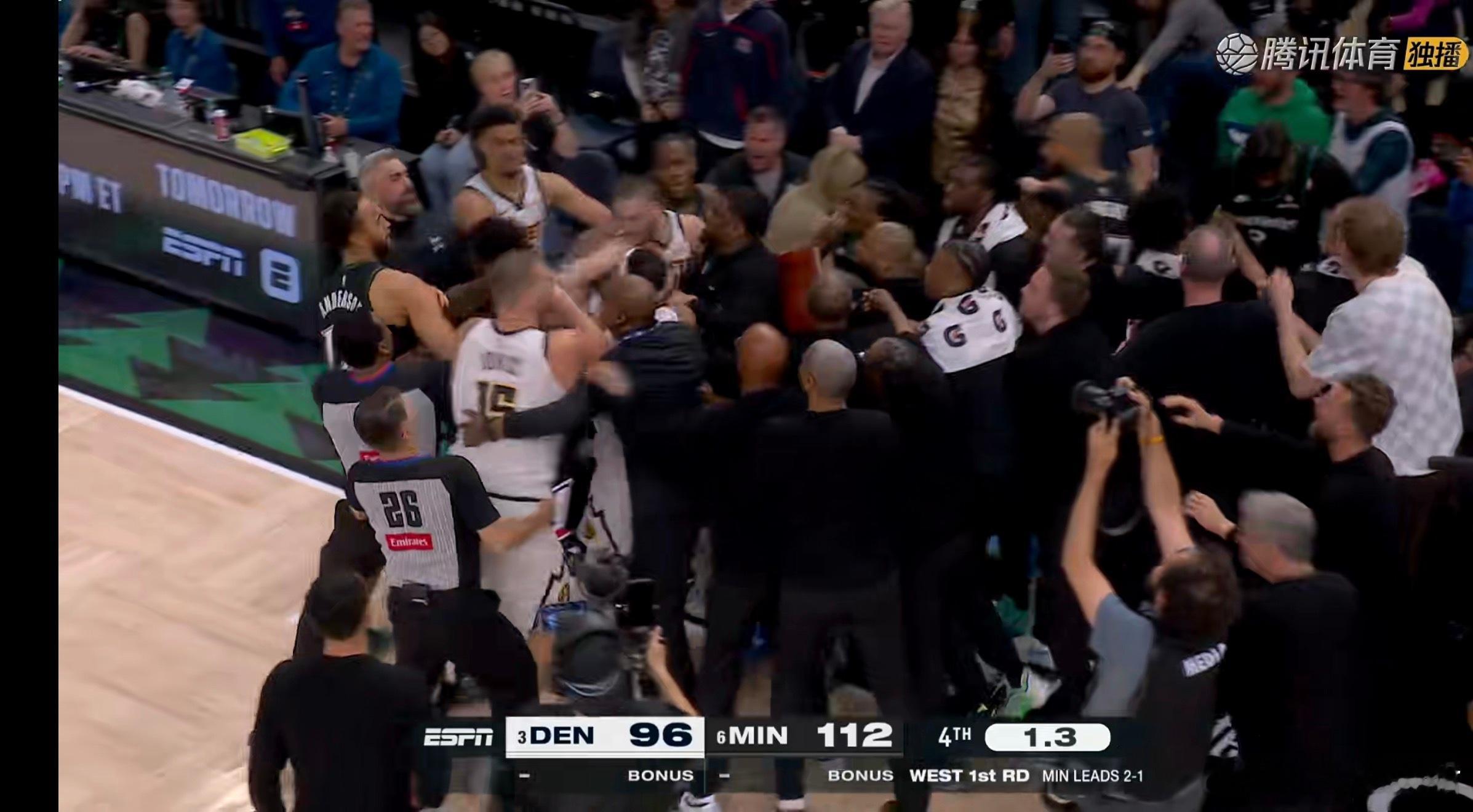 没有任何悬念！麦丹上空篮！但是约基奇急了！你看兰德尔，非要干他！！！！！！！ 约