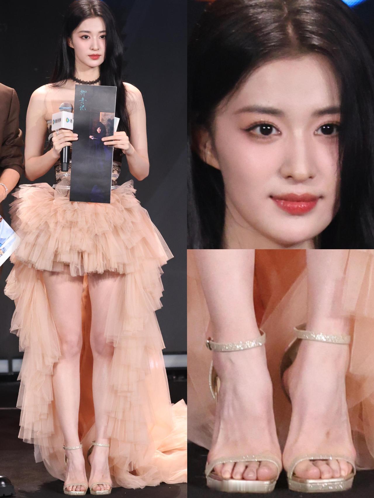 王楚然
172cm的身高
配上一双会说话的桃花眼
王楚然这副“古典美人”的配置一