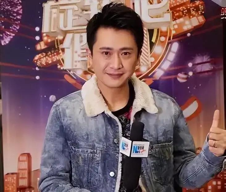 主持人杨帆第十年没进春晚主会场名单。

名单一出，微博热搜直接飙到三十七，两亿多