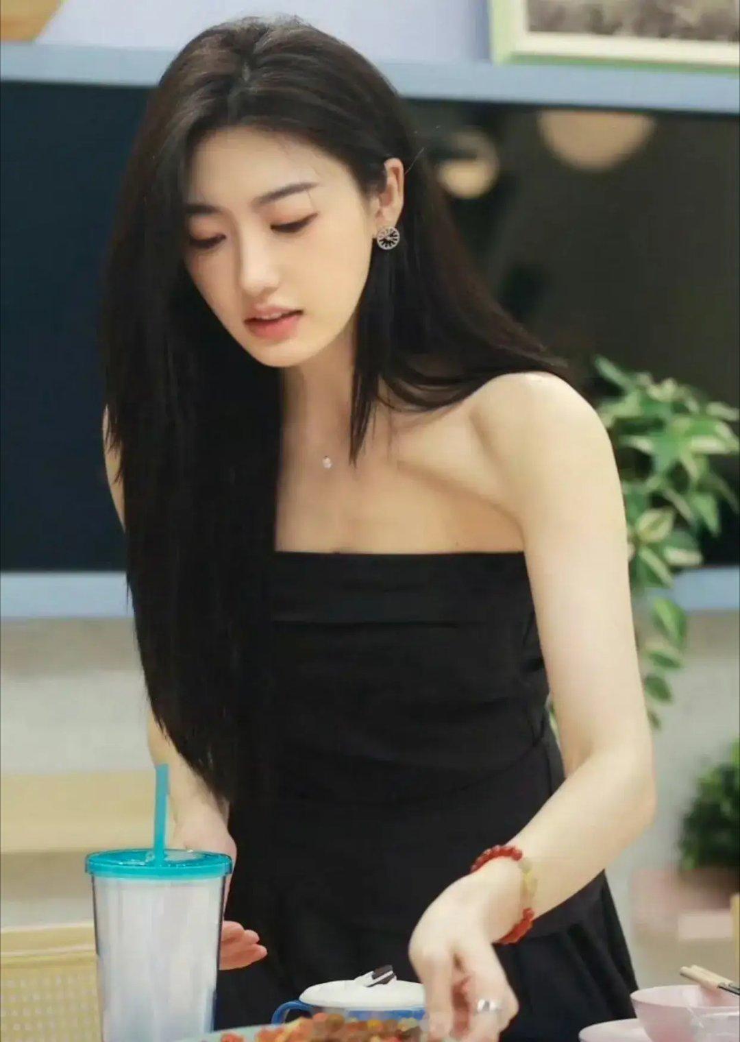 孙乐言疑似穿假货孙乐言官宣的大喜日子，就因为在综艺节目上的互劲，转瞬间就被好事者