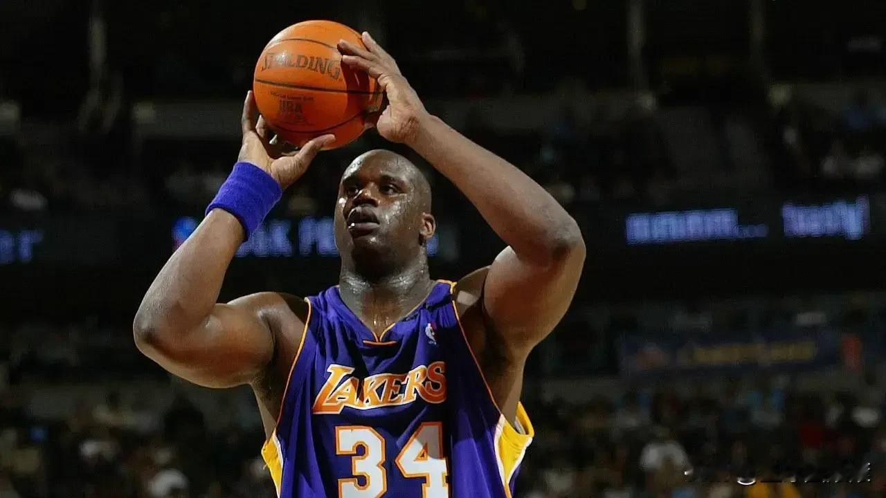 为什么我不愿意看NBA了？

因为相对而言，我更喜欢以前在禁区的野蛮冲撞，更喜欢