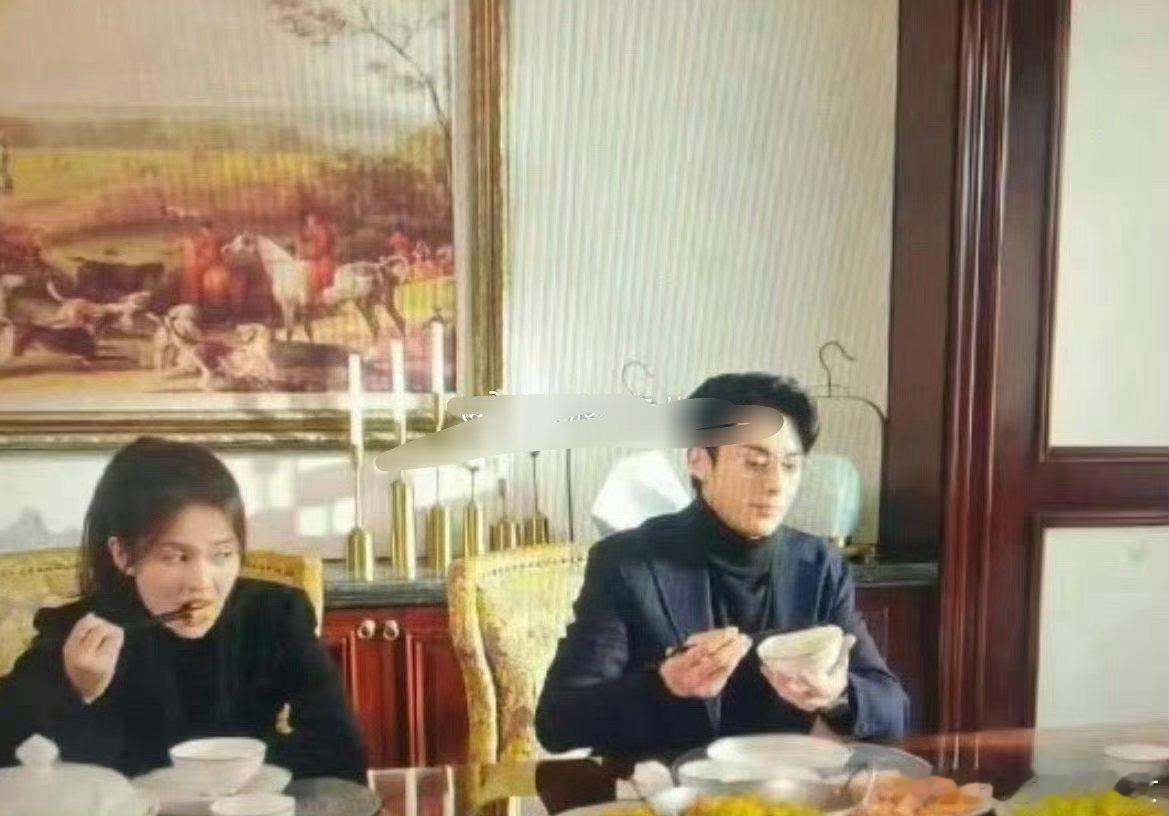 这让女主怎么夹菜呢？ ​​​