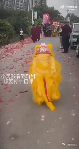 这大概就是传承吧 珍贵的精神与情怀一代接着一代坚守，从过去奔赴未来，源源不断延续