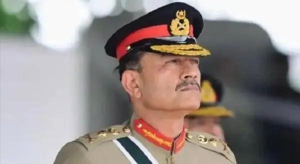 巴基斯坦总司令权势滔天，特朗普只用了一句话，就让他乖乖就范？饭不能白吃，穆尼尔现