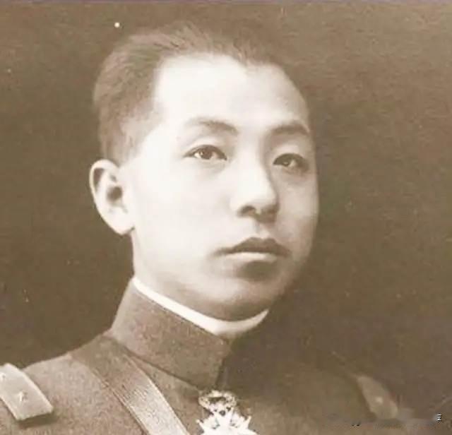 1924年，张学良迎娶谷瑞玉。洞房花烛夜，张学良说：“从今往后，我去哪里，你就跟