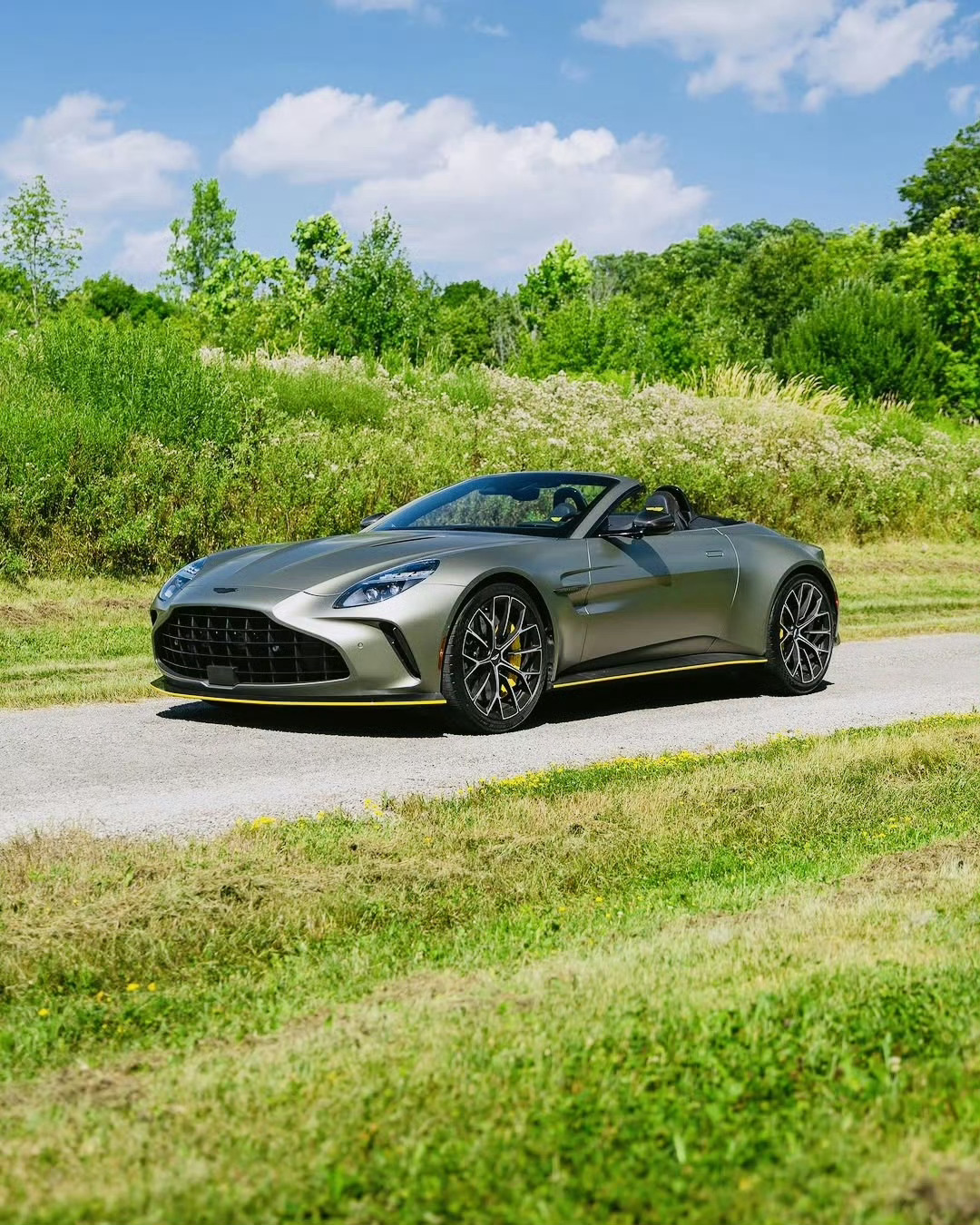 Aston Martin Vantage Roadster ​​​