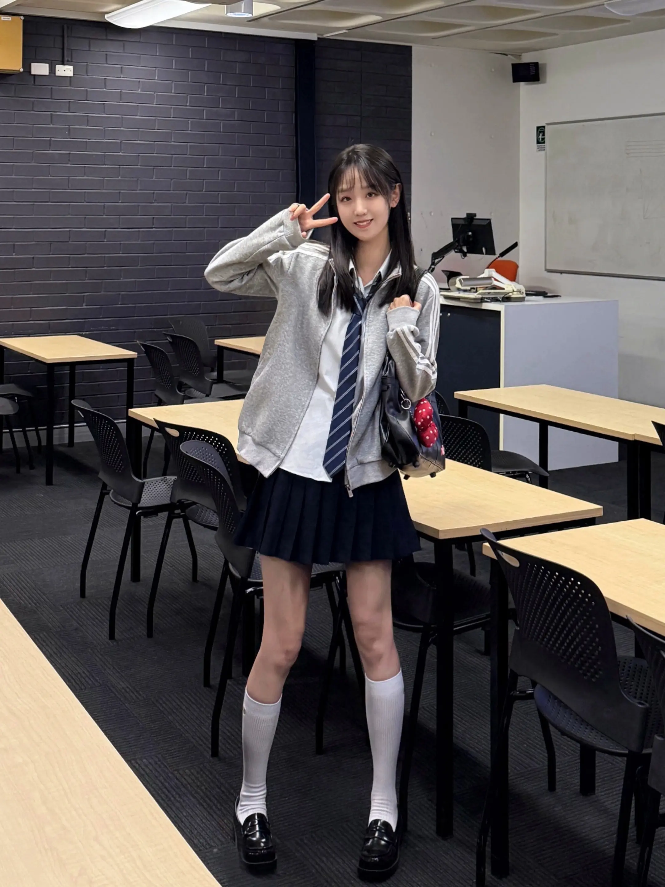 开学啦~搬了新家，许愿新的学期一切顺利，开开心心，外向一点，勇敢一点...