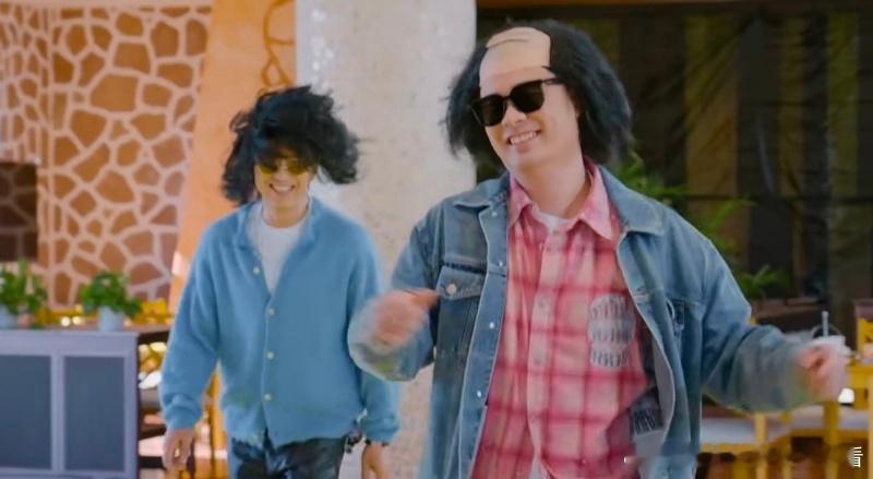 邓超陈赫你不要过来啊哈哈哈哈哈 看字游戏变成追逐大戏，俩秃顶满场飞奔，我满脑子都