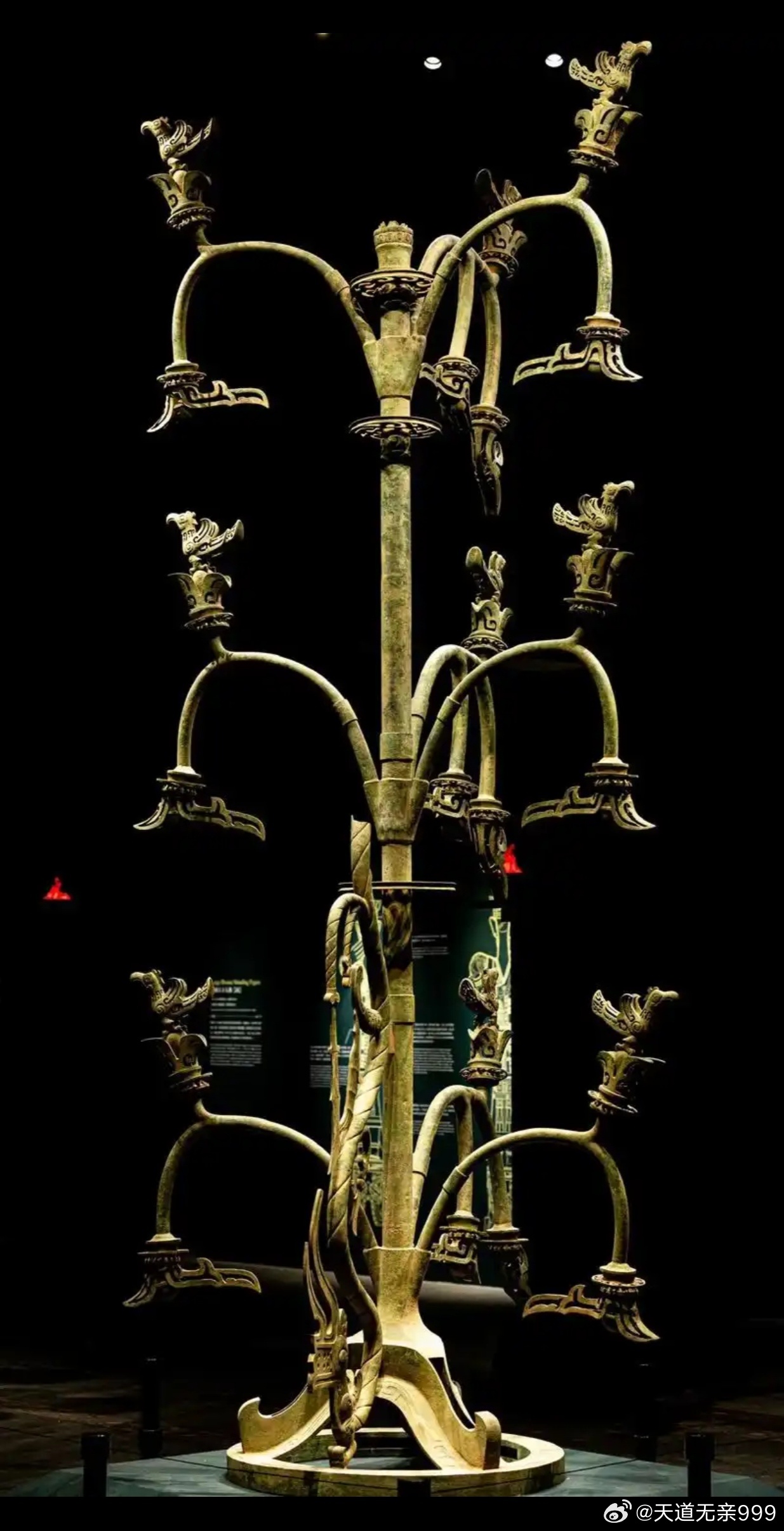 中华文明探源工程已经进行了20余年，有很多现在科学难以解释的发现。良渚玉器（53