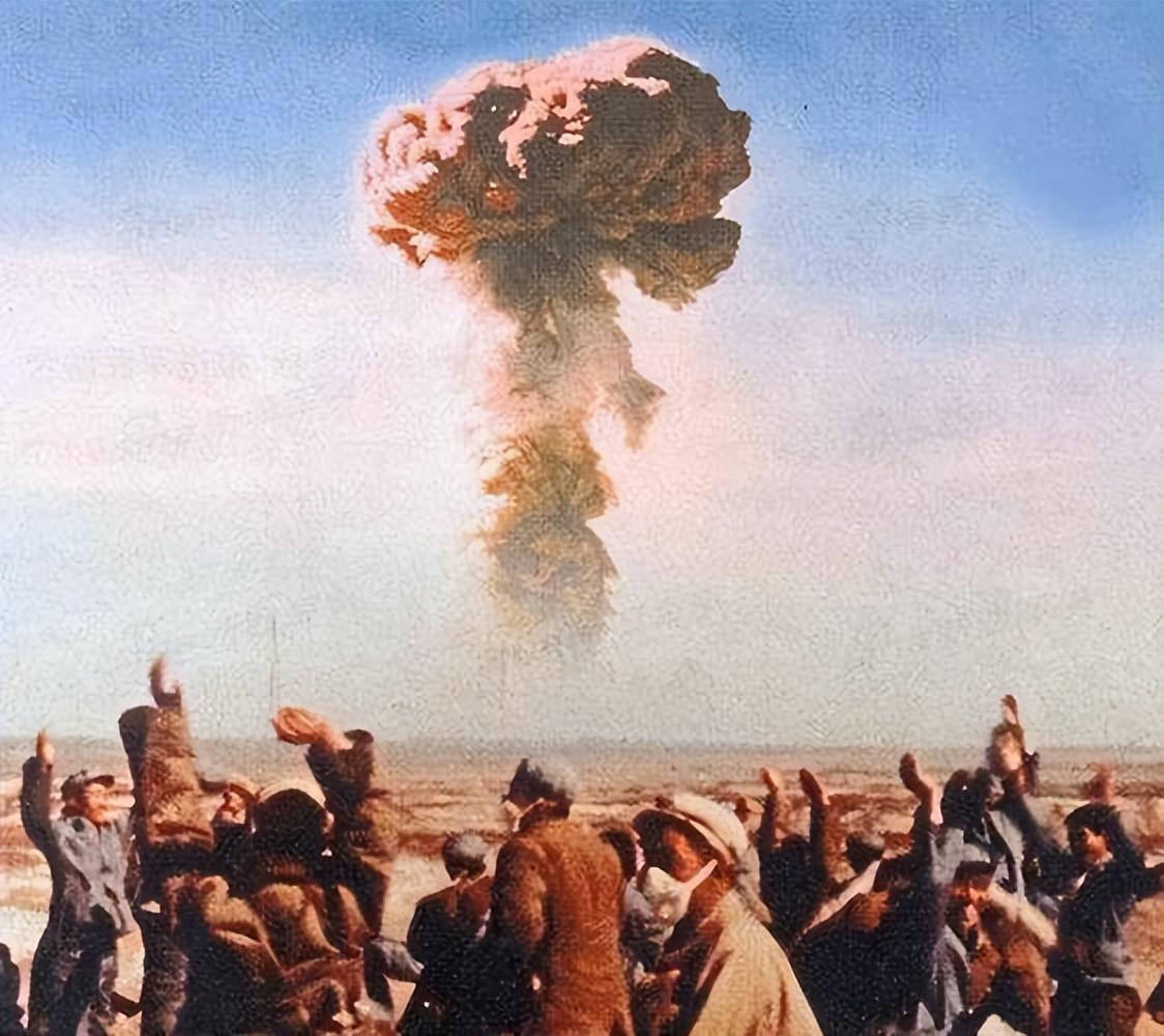 美国人想不通。
顶尖团队和先进的计算机。
输给打算盘和粉笔头。

于敏没留过洋。