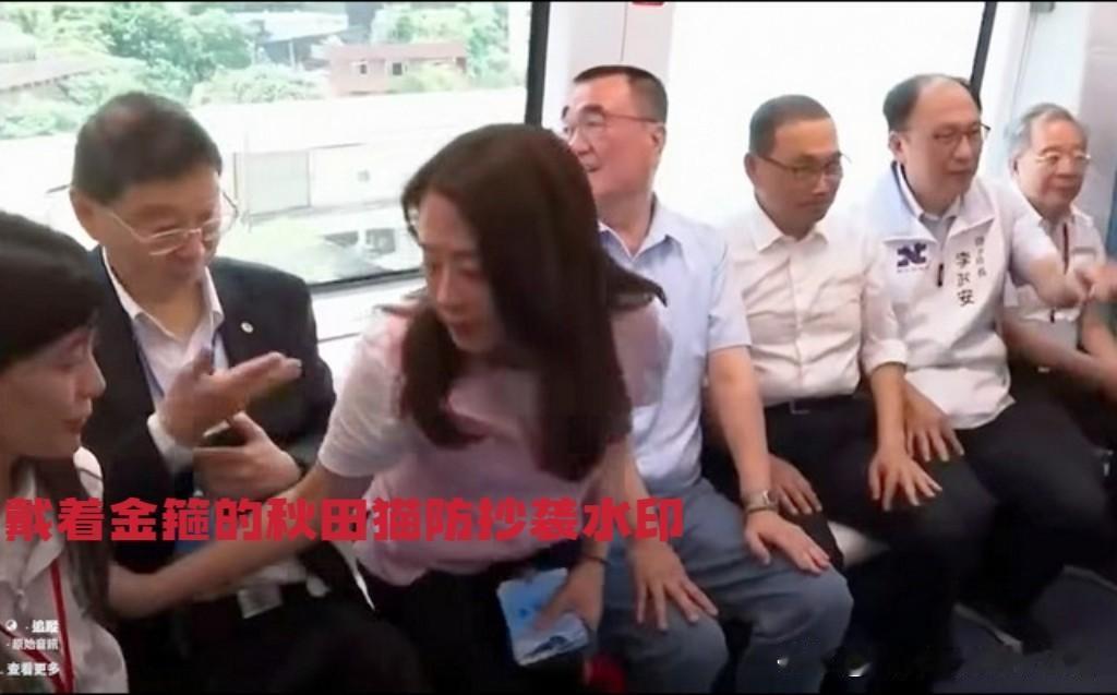 颜值高，格局更高！
江怡臻暖心让位，拉白营年轻人同框李四川，网友大赞有风度～

