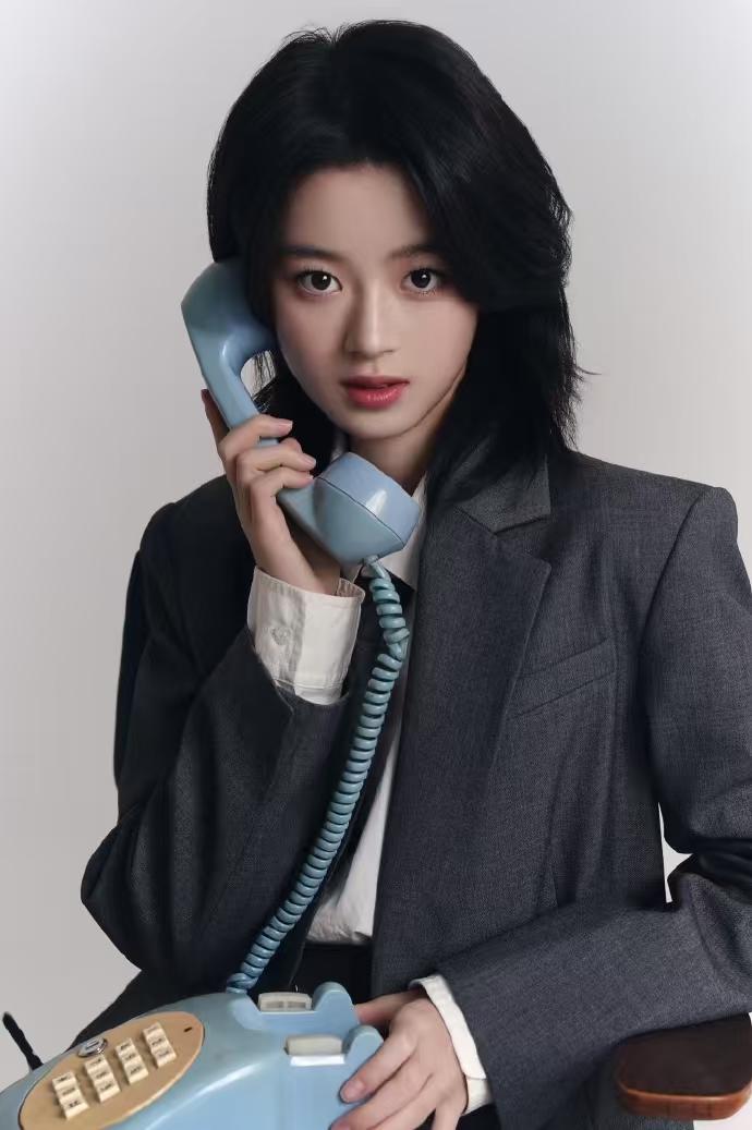 黄杨钿甜起诉B站，网友评论两边倒！
黄杨钿甜因天价耳环风波，起诉B站，要求披露侵