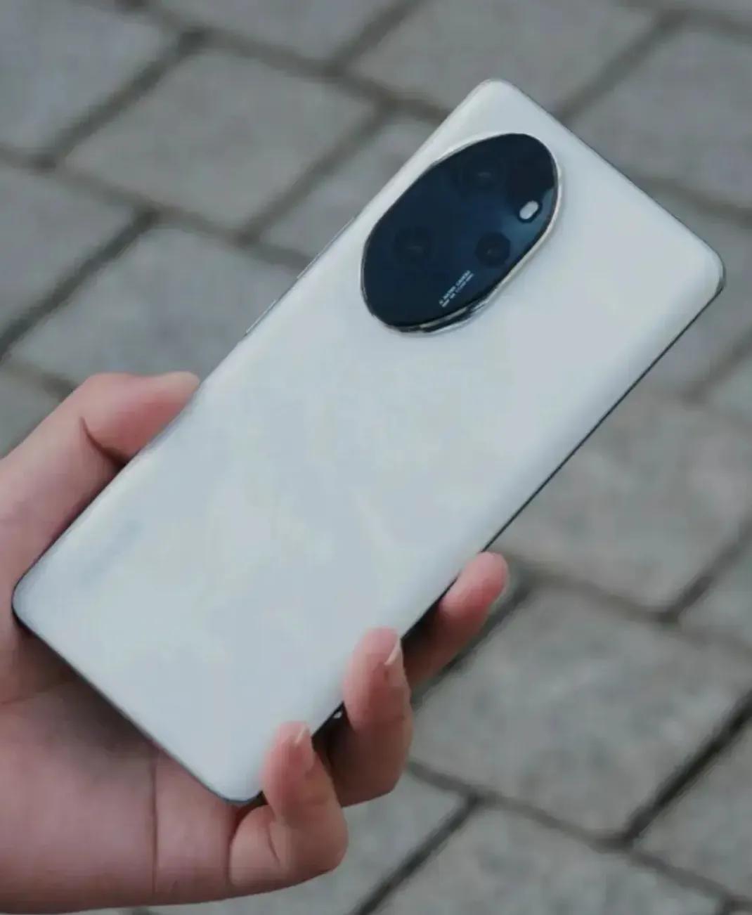 荣耀100 Pro，3000元档神机，MagicOS系统流畅无bug，与鸿蒙相似